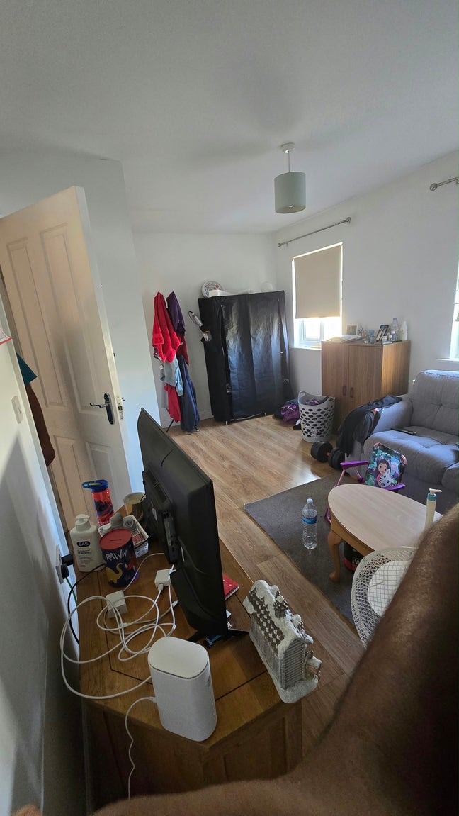2 Rooms for Rent  Main Photo