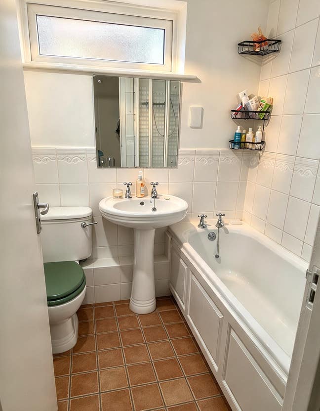 Located in the heart of Horley  Main Photo
