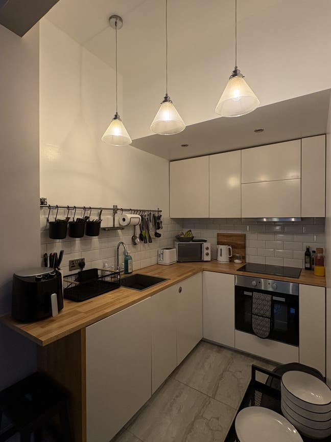 Double room available in West End flat Main Photo