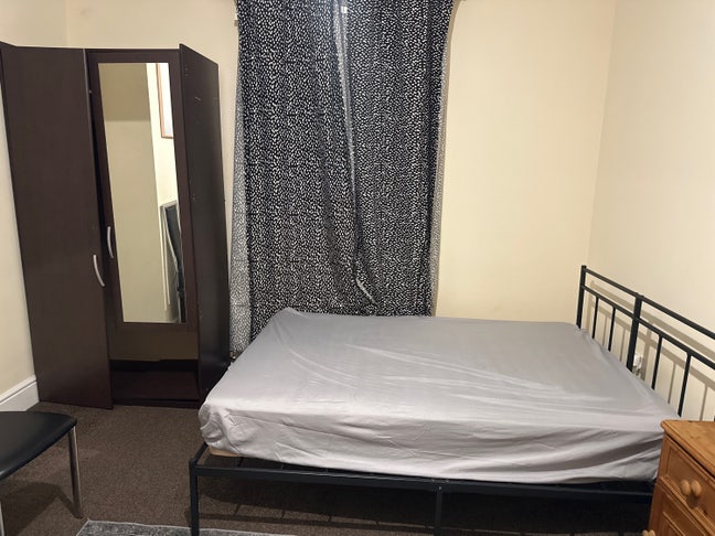 A very neat and clean double room available  Main Photo