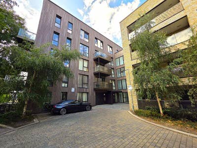 Double Room & Private Bathroom in Islington N1 Main Photo