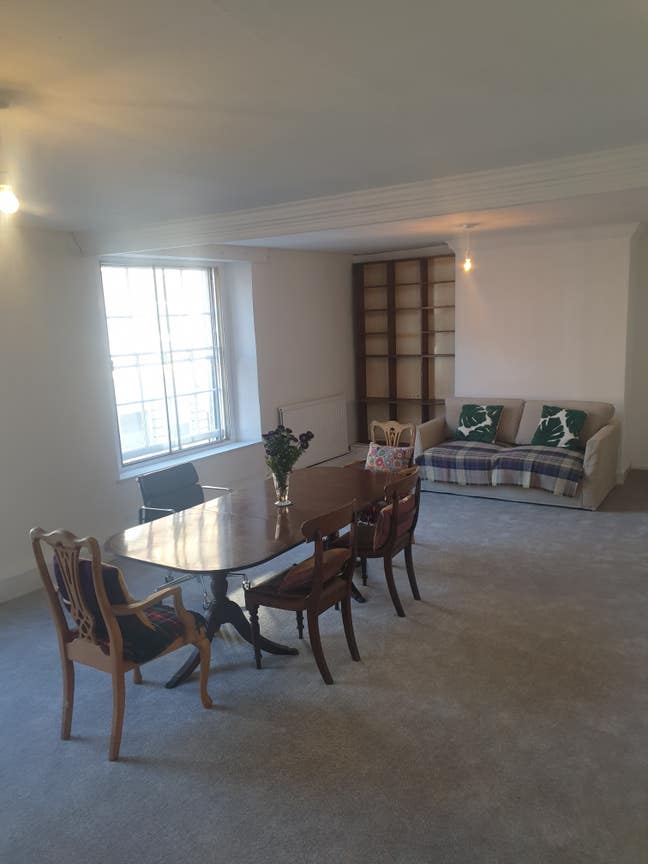 Lovely period apartment in great location  Main Photo
