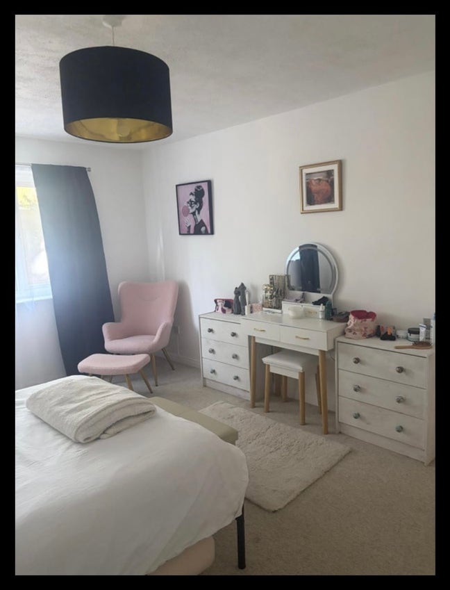 A lovely quiet spacious room Upton Park Main Photo