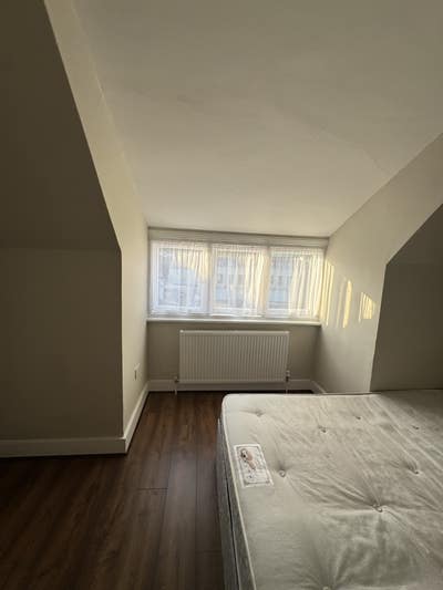Double room in Purley Main Photo