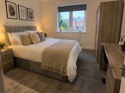 Cosy home and newly furnished double bedroom  Main Photo