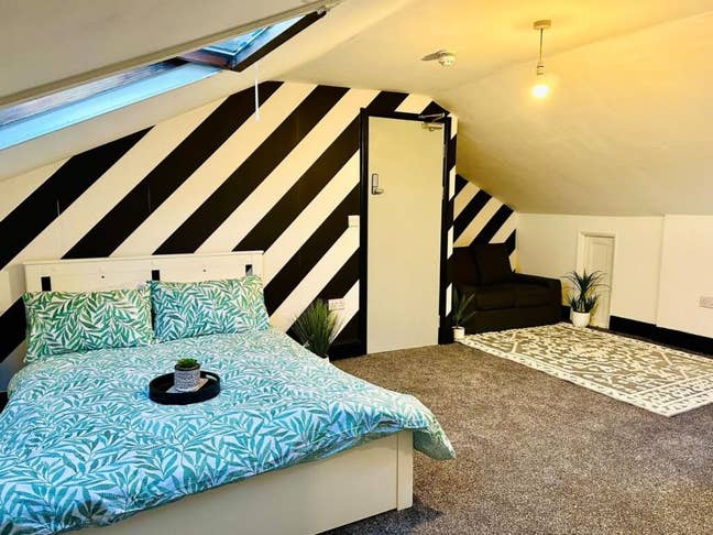 Bright and Modern Fully Furnish Studio! Main Photo