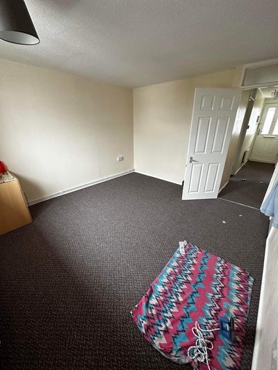 1 room available for rent in shared  flat Main Photo