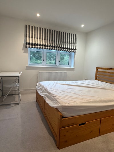 &pound;800 Pcm  Bills Included| Double Bed Room| KT19 |  Main Photo