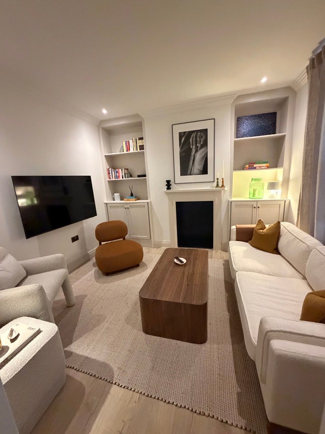 Beautiful newly renovated 3-storey home in Whitech Main Photo