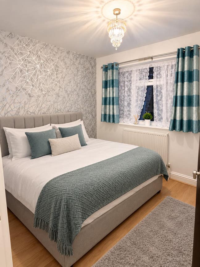 2-Bed Flat in Merlin Grove|All Bills included Main Photo