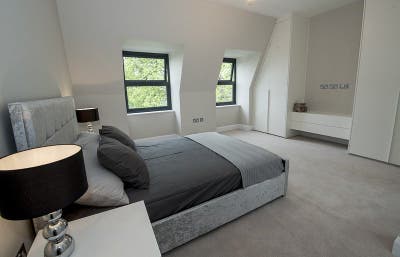Modern double en-suite / W3 Main Photo