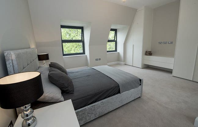 Modern double en-suite / W3 Main Photo