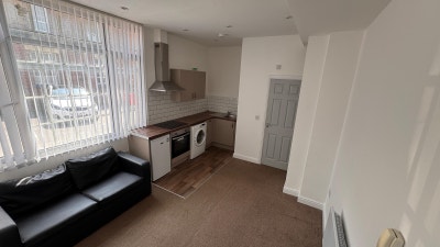 Well-Located Studio Apartment in Wakefield Main Photo