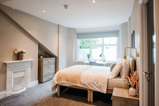 Students only! Gorgeous huge double ensuite bedroo Main Photo