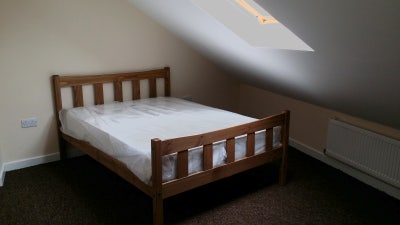 Room Available in 4 Bed House in Castleford WF10 Main Photo