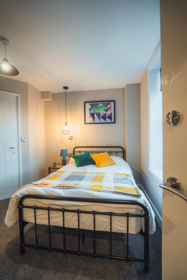 Lovely Ensuite and Studio Room Available Today! Main Photo