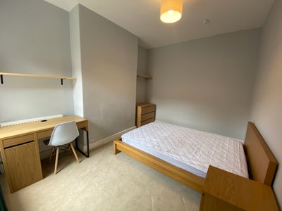 Large Double Room - Bills and Cleaner included! Main Photo