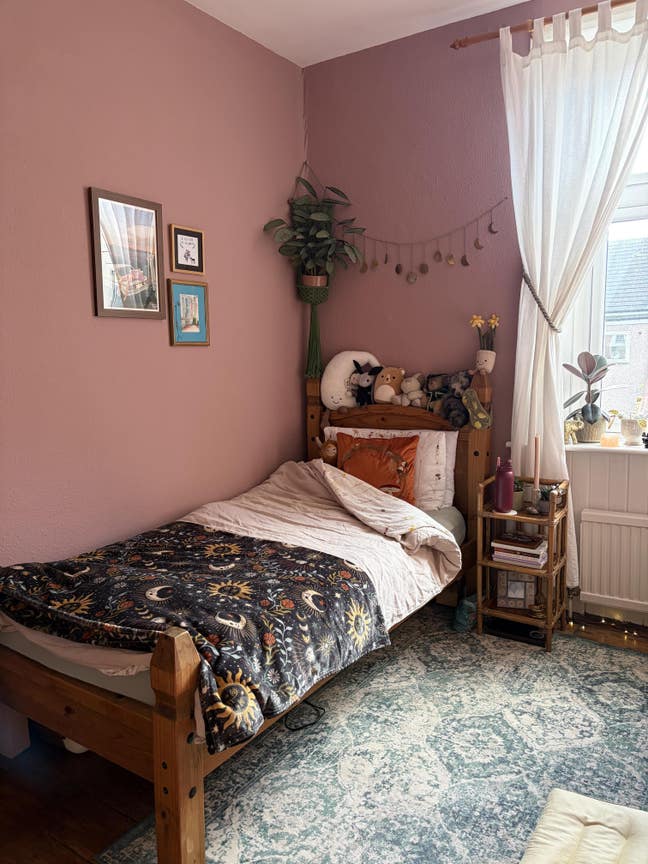 Cosy little room in quirky Heaton flat Main Photo