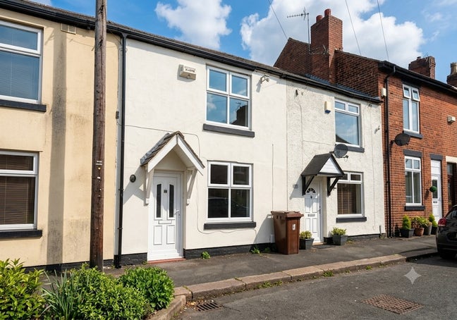 2 bedroom terraced house to rent Main Photo