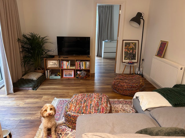Beaut double room on colourful 2 bed flat  Main Photo