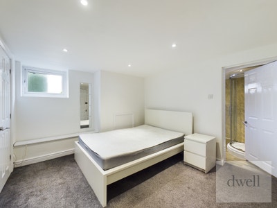 Bramley Houseshare with Private Bathroom  Main Photo