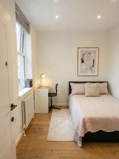 Newly decorated ensuite double room Main Photo