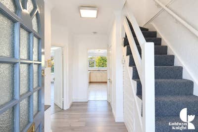 Gorgeous 3 Bed House - Massive Garden - RM3 Main Photo