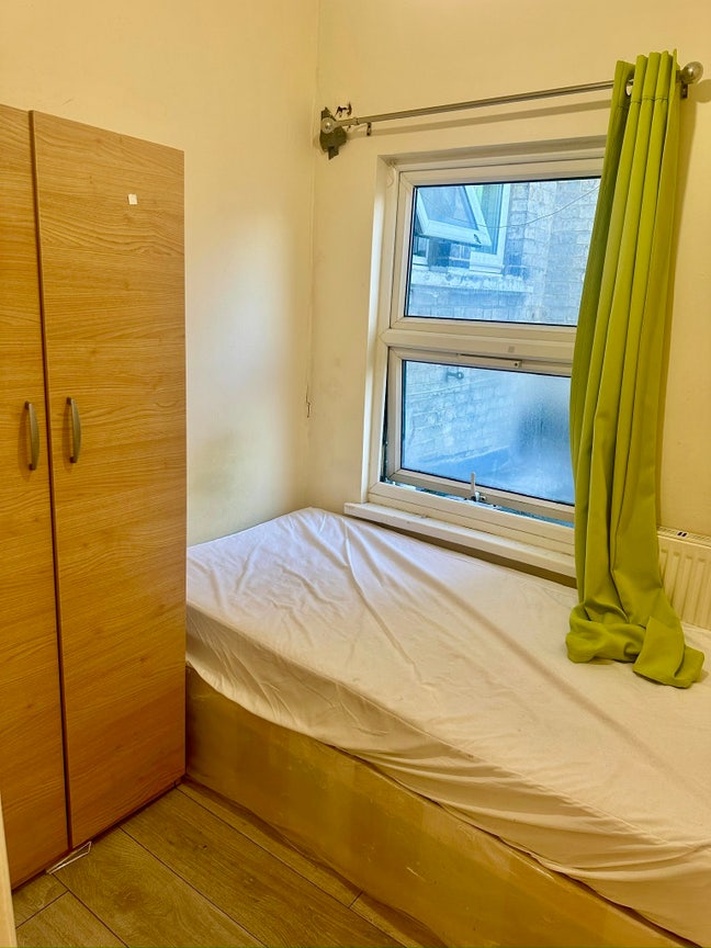 2 Single Room Next Station+20 Min to Centrl London Main Photo