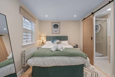 All- inclusive ensuite rooms 5 min to city center  Main Photo