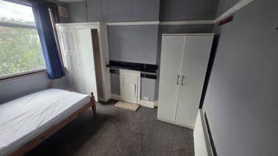 Double Room in Turnpieke Lane  Main Photo