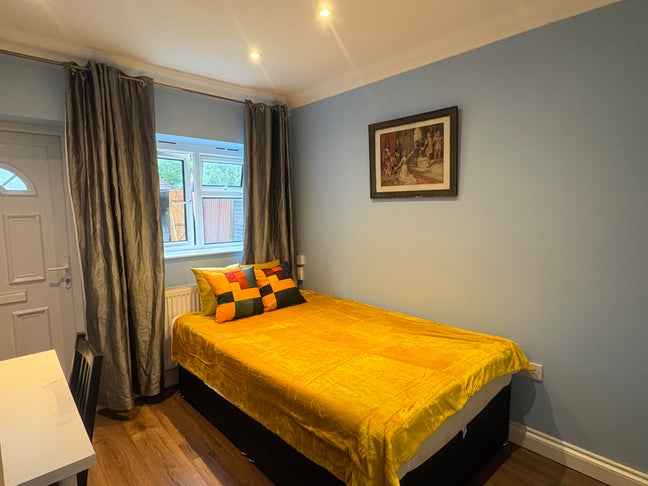 Stylish En-Suite Double Bedroom, Northfield B31  Main Photo