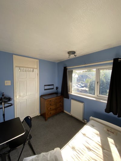 Single Room in Quiet House Share Available Now! Main Photo