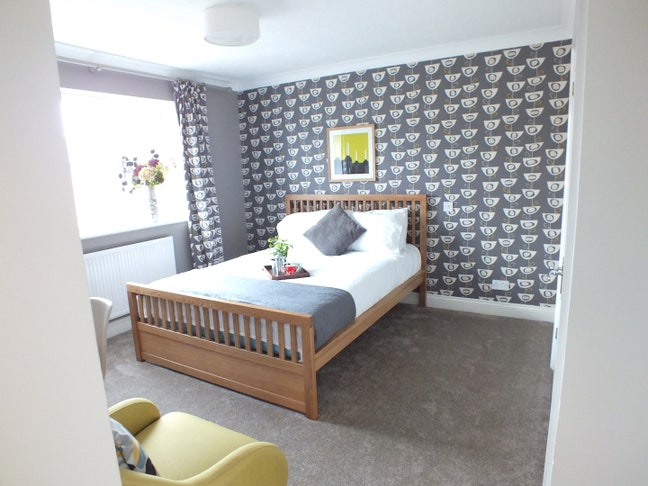 Professional House in Shinfield close to M4 Main Photo