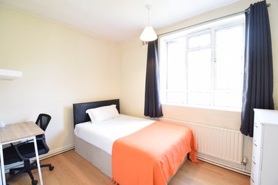 Fully Furnished Room – Move In Ready - Bills inclu Main Photo