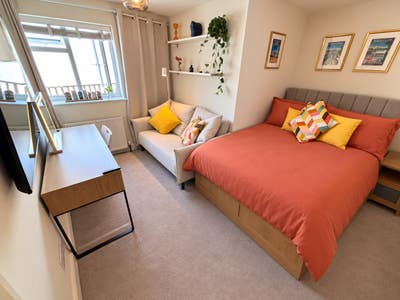 Ensuite Double Bedroom ,✅ Sociable Housemates.✅ Main Photo