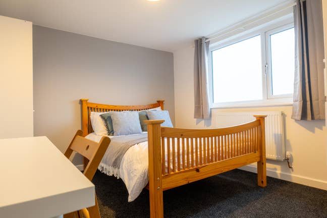 Large Room in 6 Bed Prof.House | All bills inc.! Main Photo