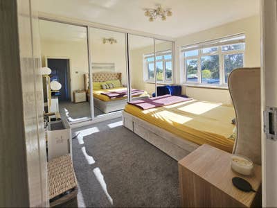 Beautiful & Stylish Furnished Double Room Main Photo