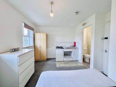 En-suite/Studio Available in HA9 8SR Main Photo