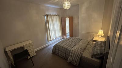 Room Near town centre and shops  Main Photo