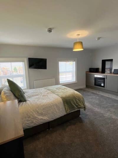 Stunning Studios & En-Suite Room Available Main Photo