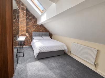 1 Double Room in a 5 Bed House! Ready 19/12/26! Main Photo