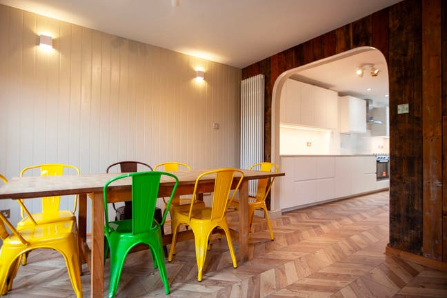 Stylish 7-Bedroom Townhouse Main Photo