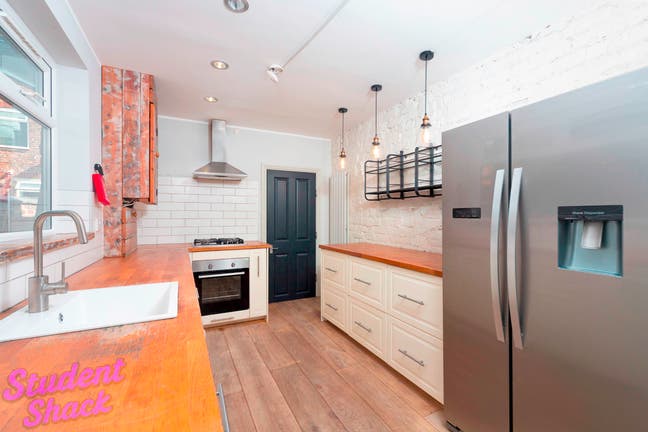 6-Bedroom House – Ruskin Avenue - Bills Included Main Photo