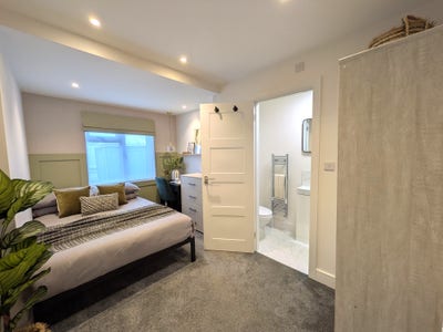 Comfortable Double Ensuite Room | Bills inc | 🚗 Main Photo