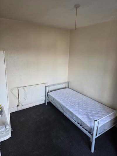 Clean room to let in redfield  Main Photo