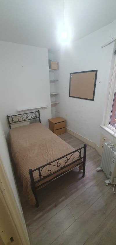 Small double room Main Photo