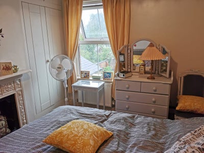 Lovely Room Close to Henley Town  Main Photo