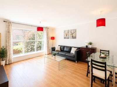 🏡Newly Refurbished Double Room|Garden&Lounge|E16 Main Photo