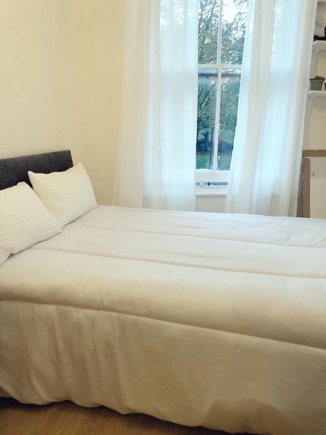 Mile End tube 5 min walk quiet & clean BILLS INCL  Main Photo