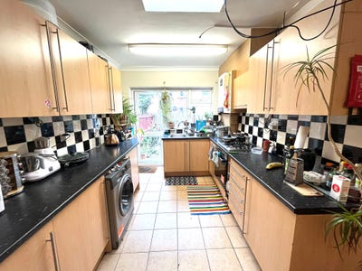 Doublr Rooms available to rent - N22  Main Photo